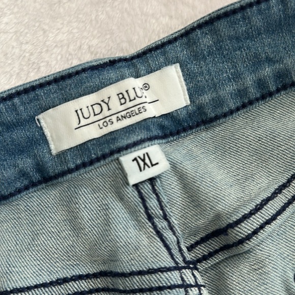 Judy Blue Women's Mid‎ Rise Funky Hippie Destroyed Hem Stretch Jean Shorts 1X - Picture 6 of 7